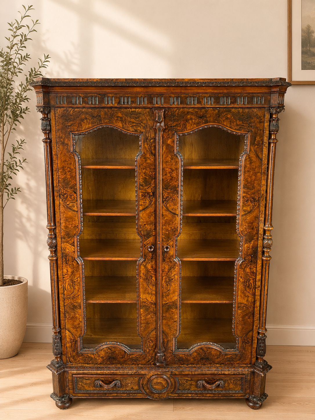 Vitrinenschrank